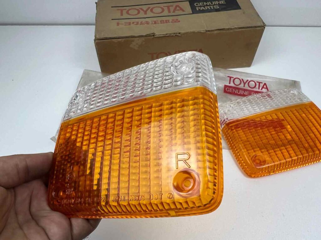 Toyota FJ40 NOS OEM fender lenses (7)