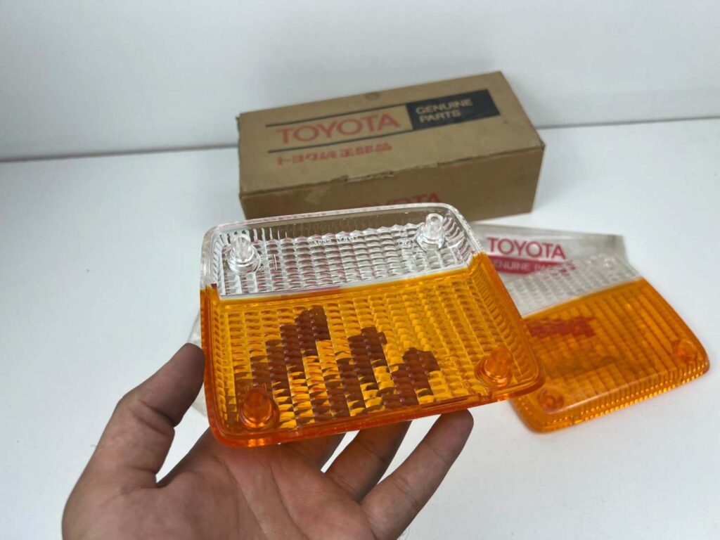 Toyota FJ40 NOS OEM fender lenses (9)