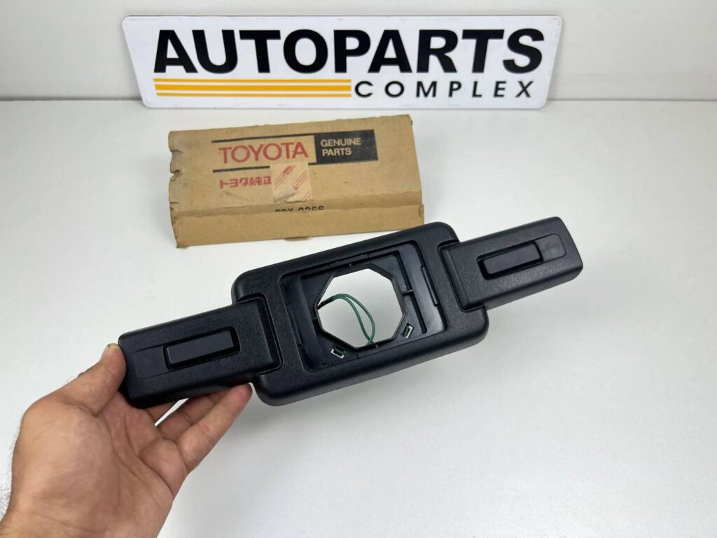 Toyota Hilux 1979 - 1983 RN30 rn40 LN40 2 spoke Steering wheel pad (2)