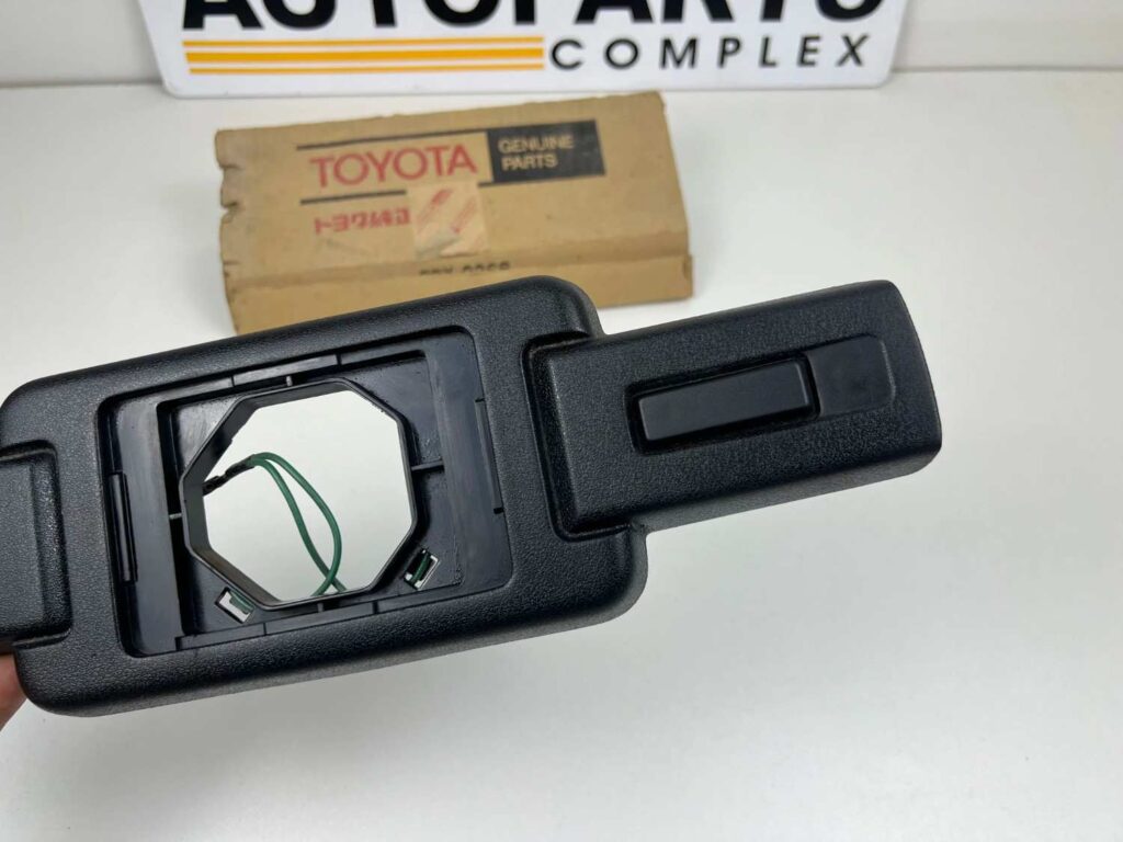Toyota Hilux 1979 - 1983 RN30 rn40 LN40 2 spoke Steering wheel pad (4)