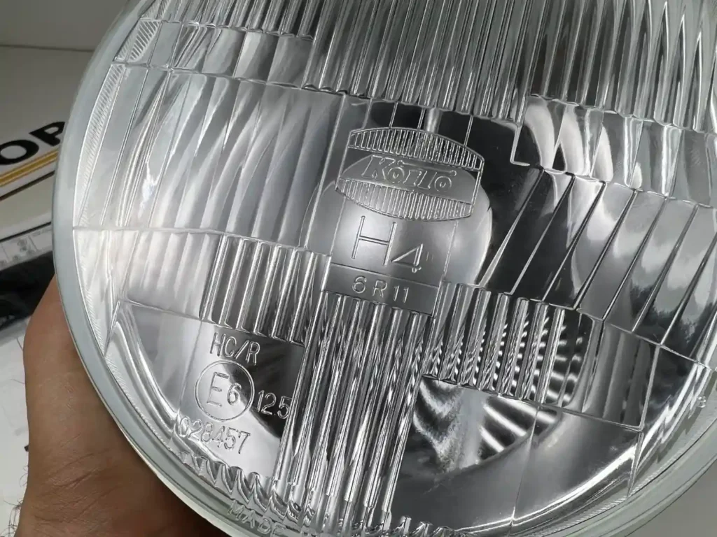 Toyota OEM 7 H4 headlights (5)