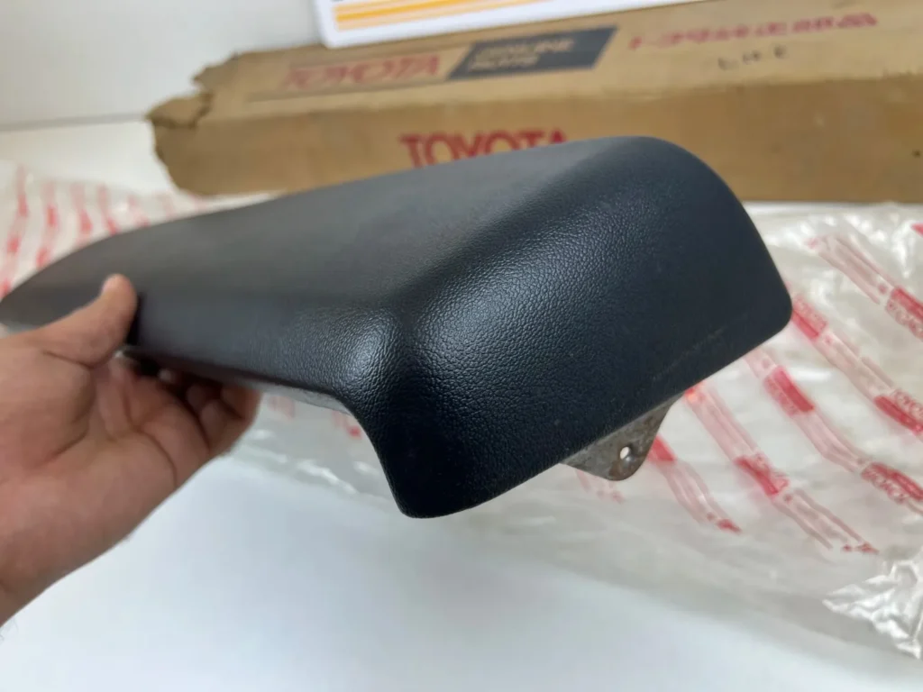 Toyota Starlet KP60 LHD NOS OEM dash pad (1)