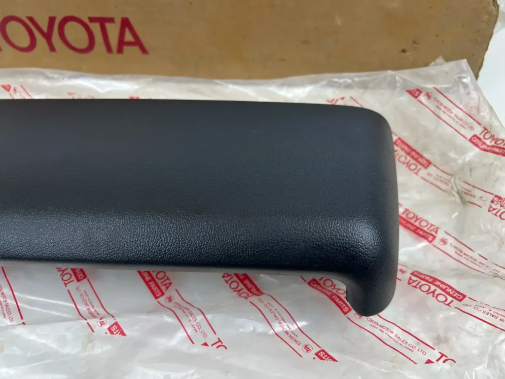 Toyota Starlet KP60 LHD NOS OEM dash pad (7)