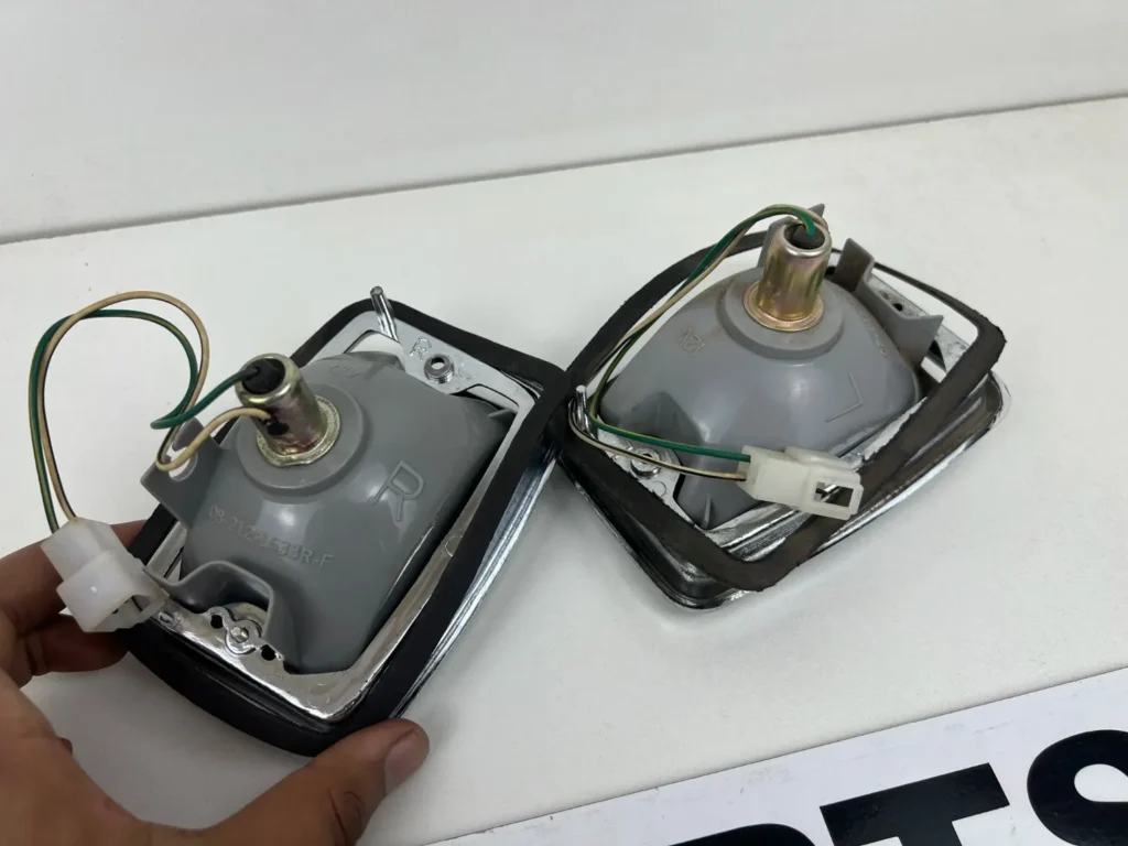 Toyota cressida rx30 Rx32 mx42 parking lamps (1)
