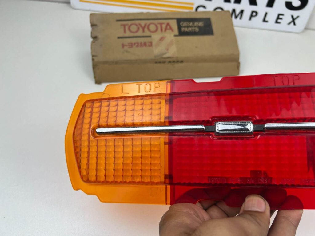 Toyota publica kp30 tail light lens Left NOS OEM (3)