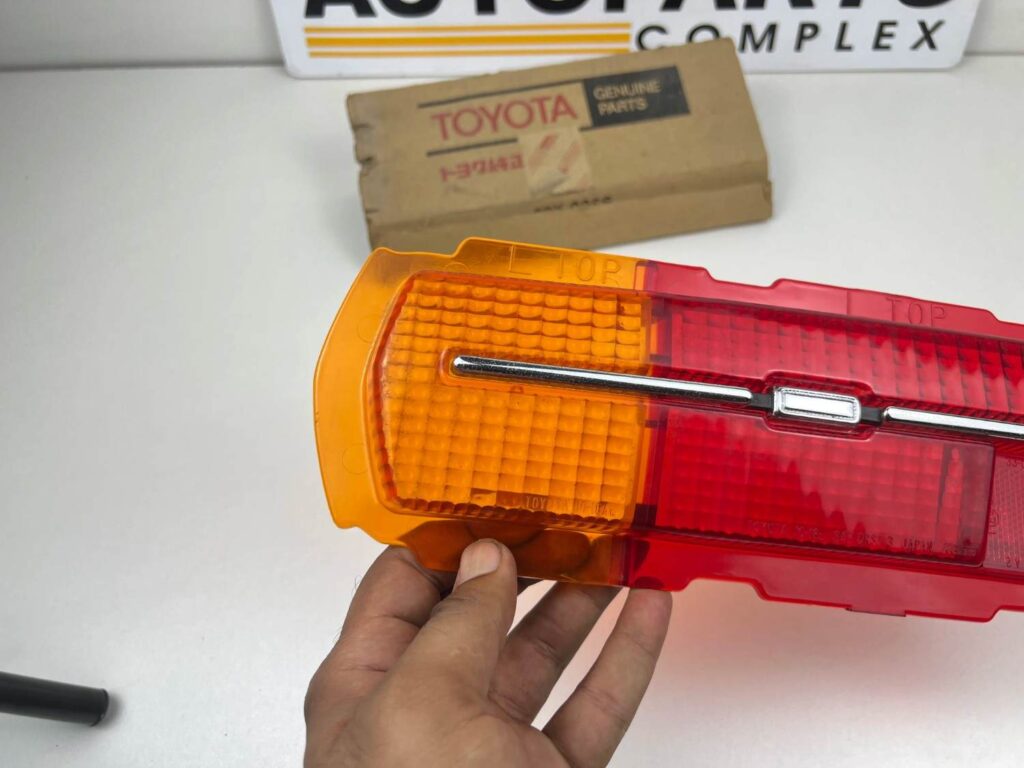 Toyota publica kp30 tail light lens Left NOS OEM (5)