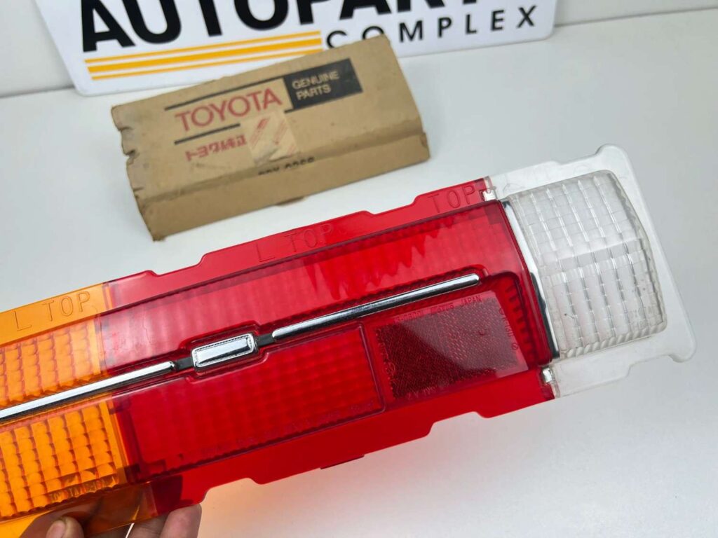 Toyota publica kp30 tail light lens Left NOS OEM (6)