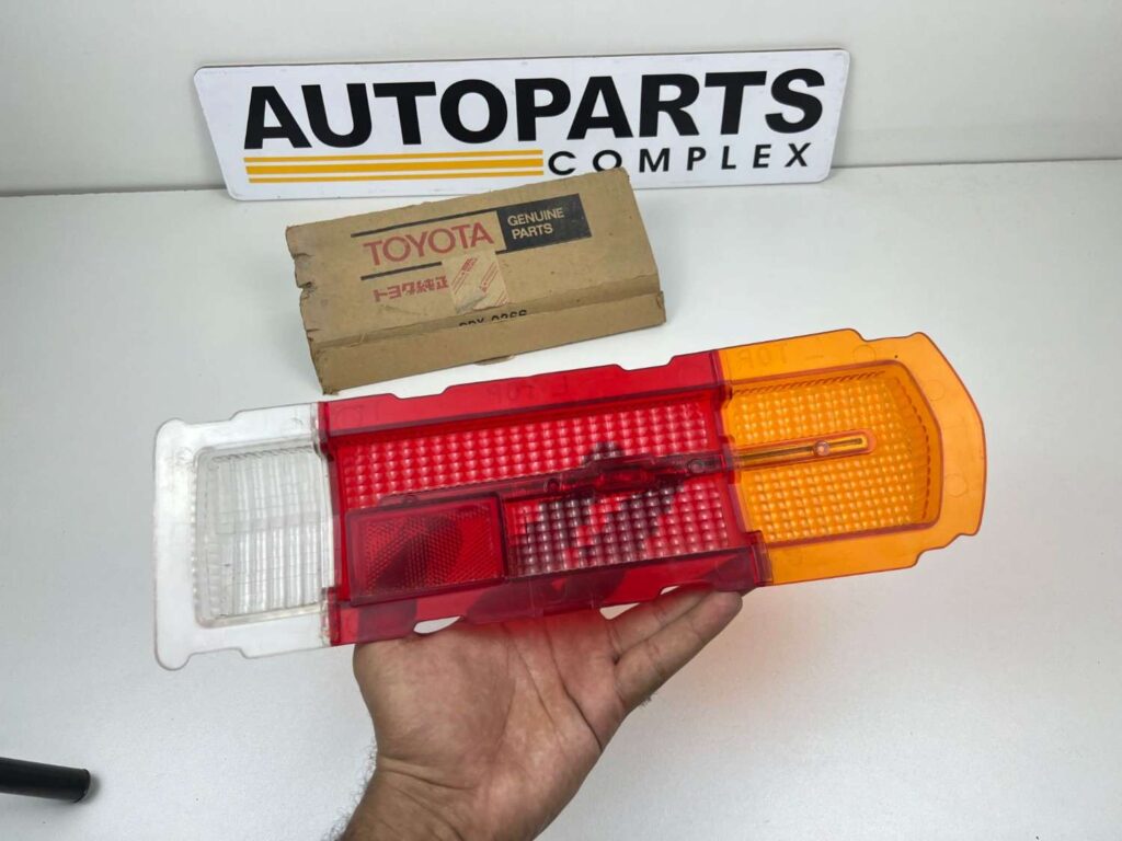 Toyota publica kp30 tail light lens Left NOS OEM (8)