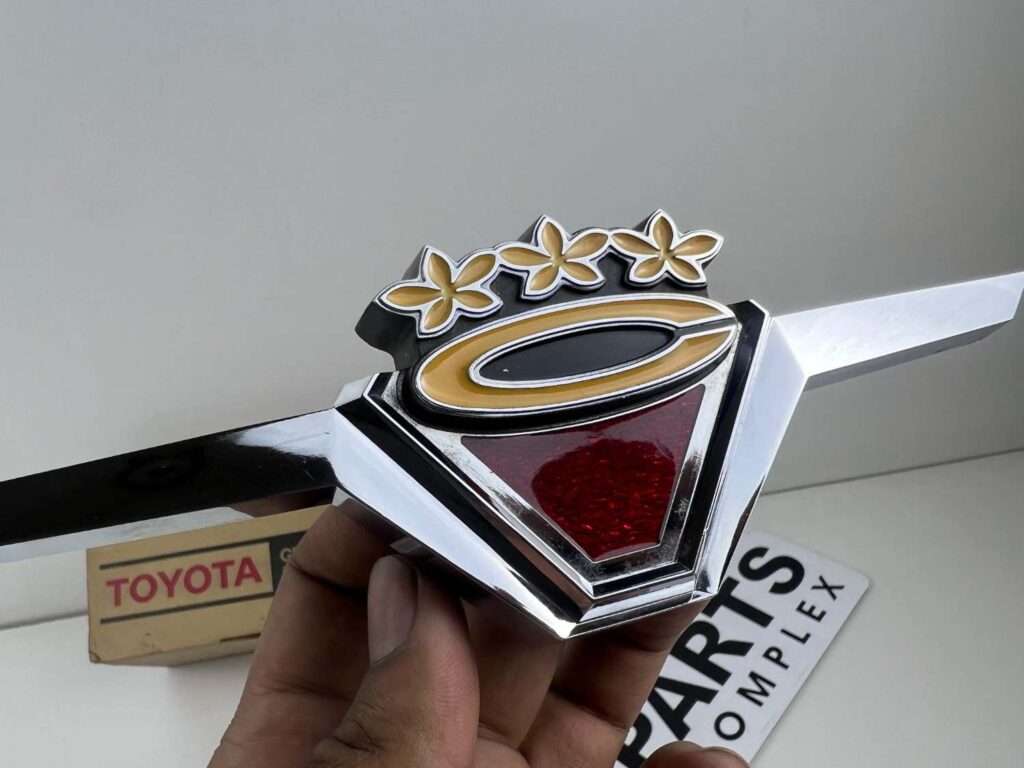 Corolla 1971 1972 KE20 te21 te26 grille badge NOS OEM (3)