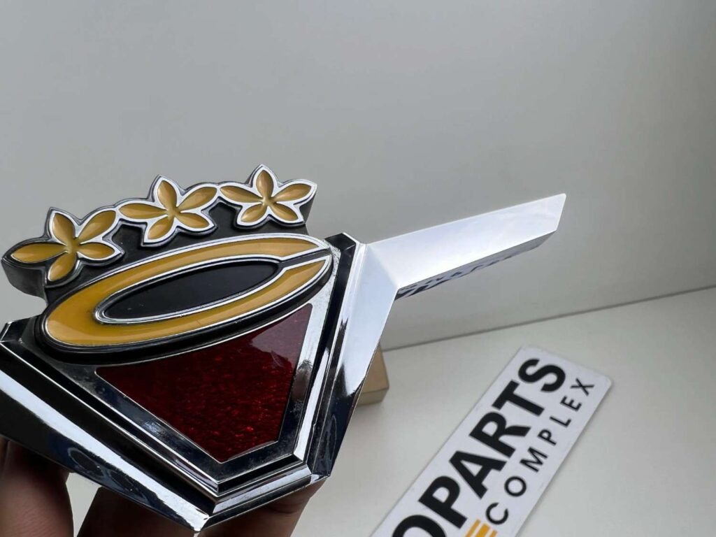 Corolla 1971 1972 KE20 te21 te26 grille badge NOS OEM (5)