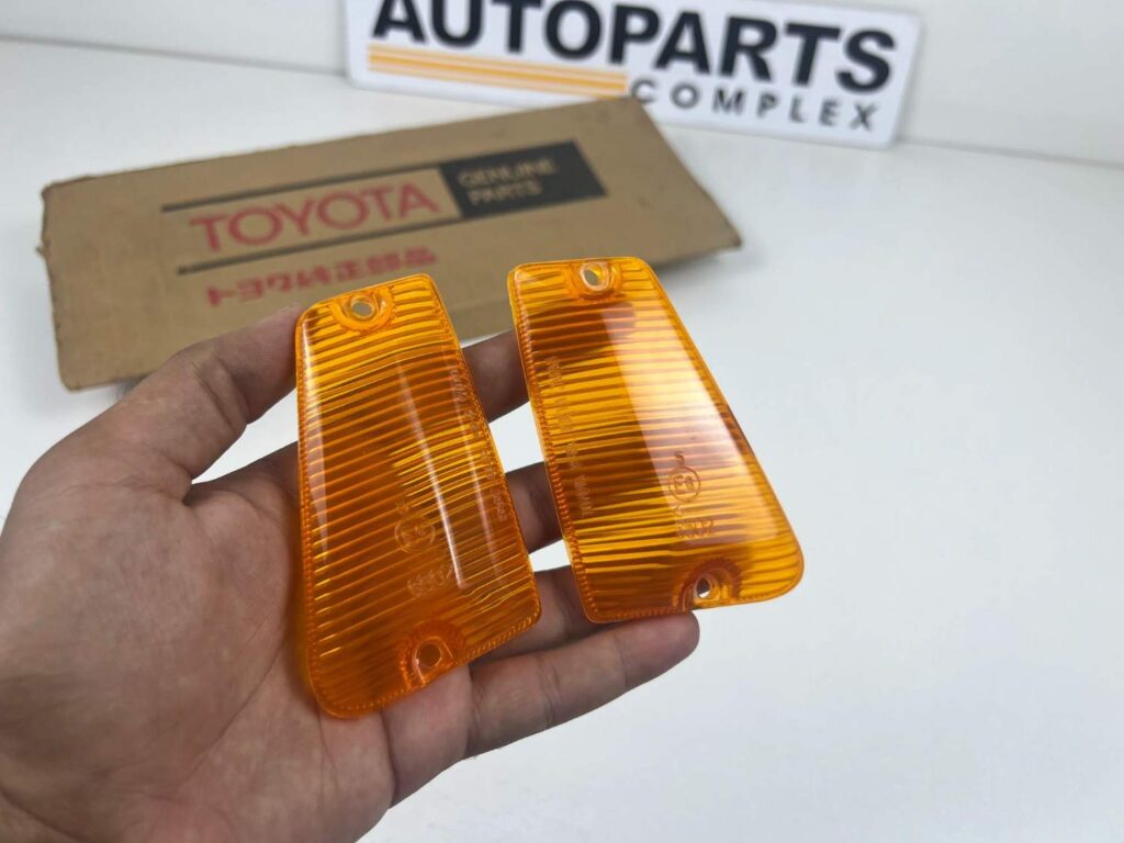 Corolla 1971 1972 NOS OEM fender indicator lenses pair (2)