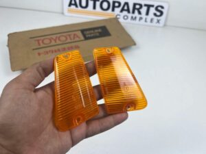 Corolla 1971 1972 NOS OEM fender indicator lenses pair (2)