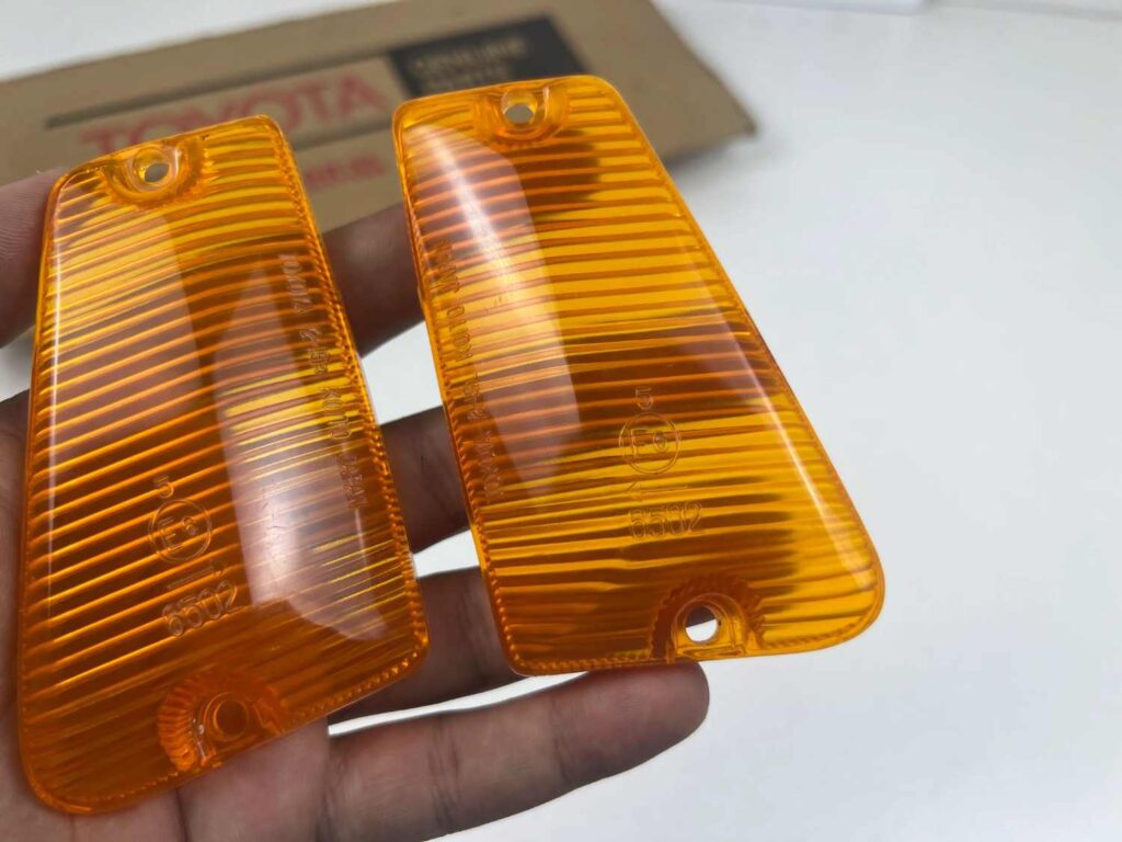 Corolla 1971 1972 NOS OEM fender indicator lenses pair (3)