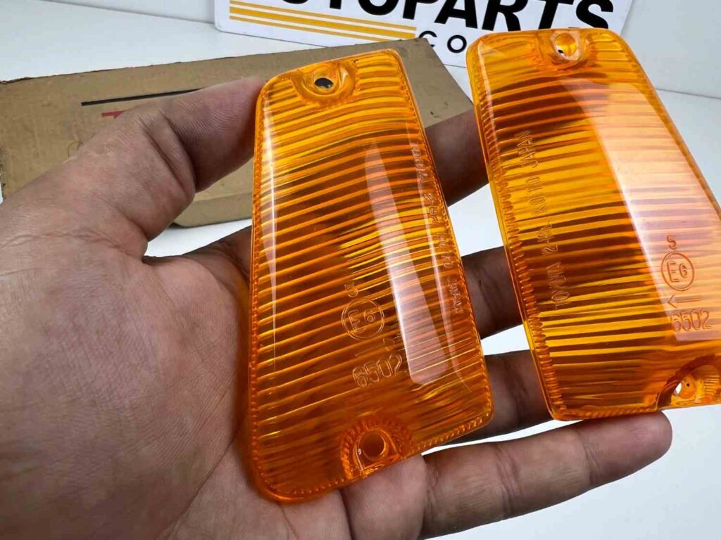 Corolla 1971 1972 NOS OEM fender indicator lenses pair (4)