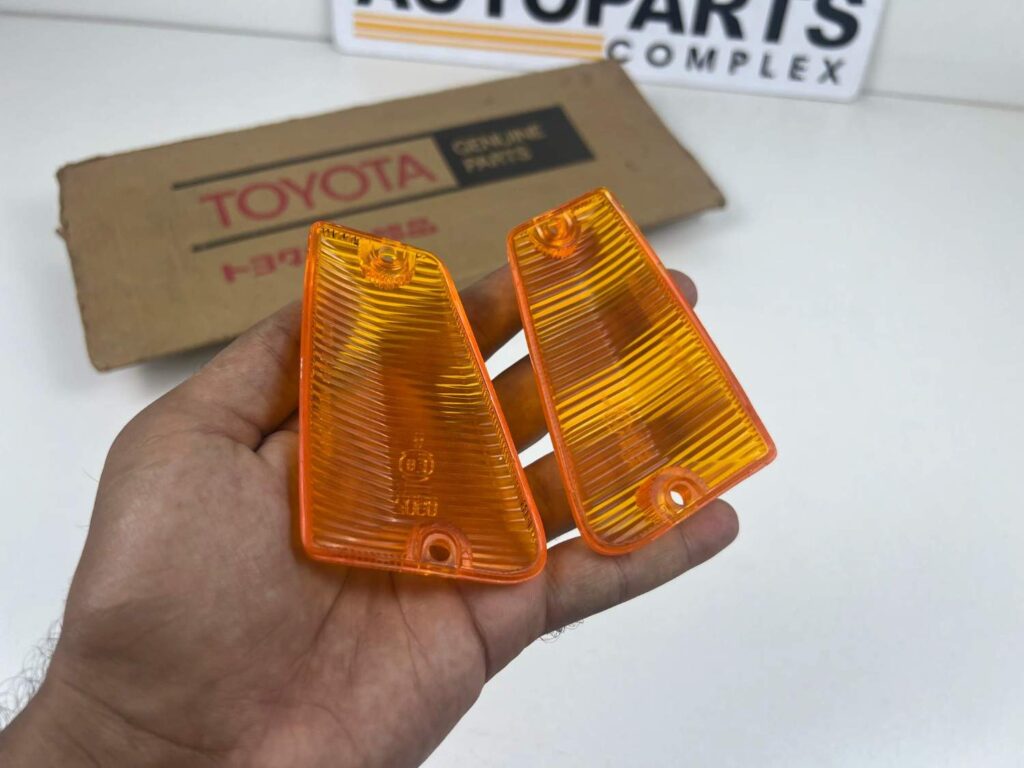 Corolla 1971 1972 NOS OEM fender indicator lenses pair (6)