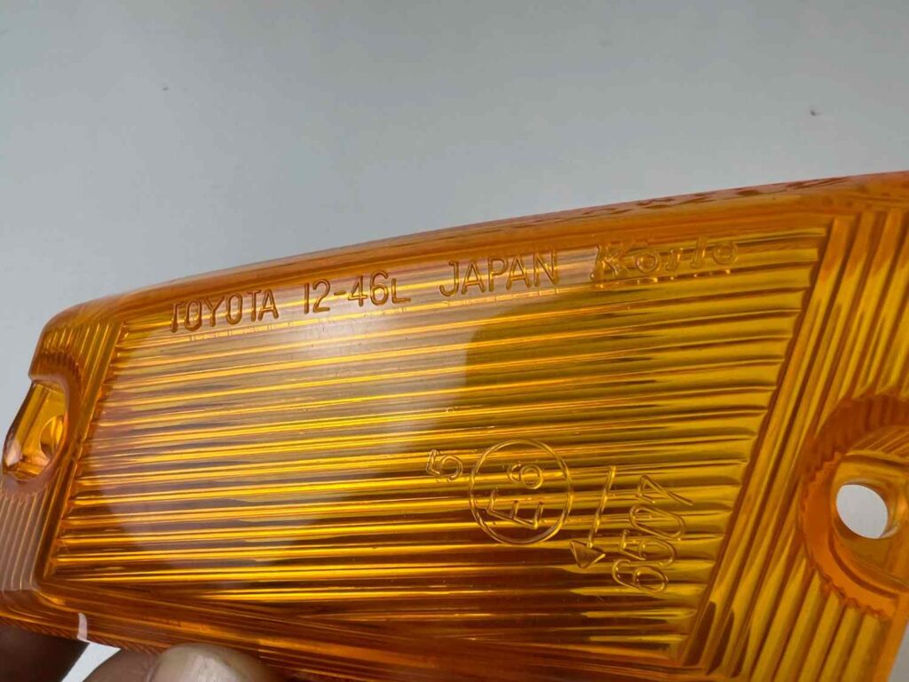 Corolla 1971 1972 fender garnish indicator lens (Left) (4)