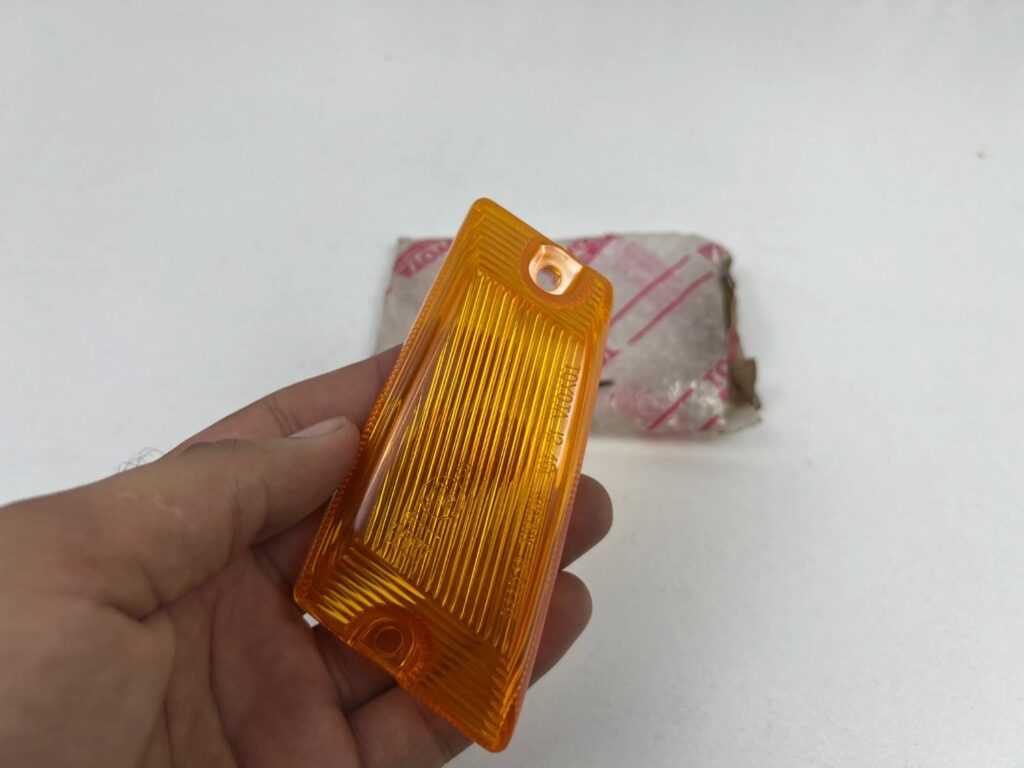 Corolla 1971 1972 fender garnish indicator lens (Left) (5)