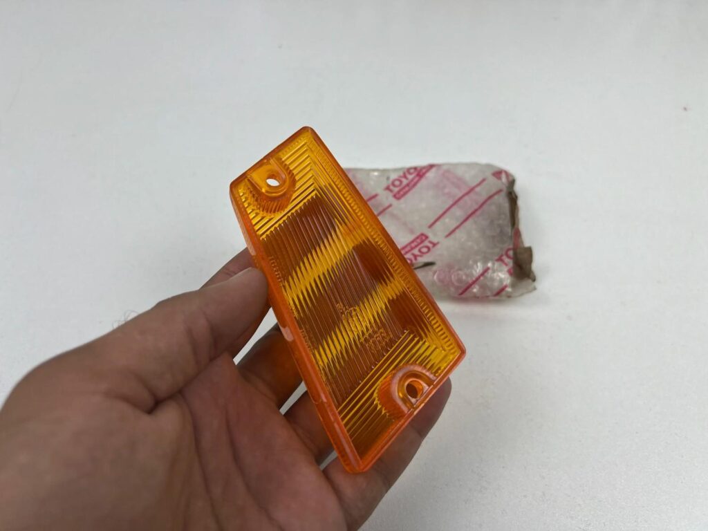 Corolla 1971 1972 fender garnish indicator lens (Left) (6)