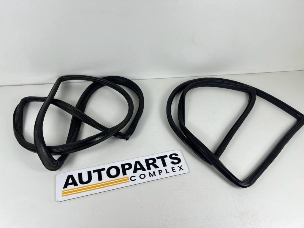 Corolla 1975 - 1979 KE30 Te31 Front and rear windshield rubber seal pair (1)