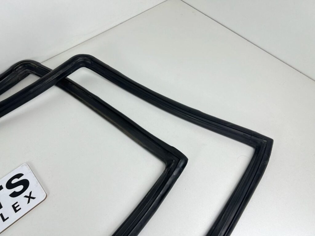 Corolla 1975 - 1979 KE30 Te31 Front and rear windshield rubber seal pair (3)