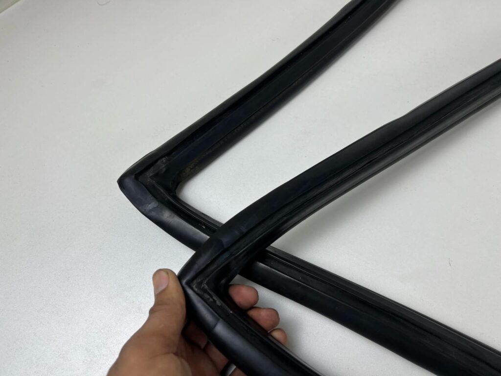 Corolla 1975 - 1979 KE30 Te31 Front and rear windshield rubber seal pair (5)