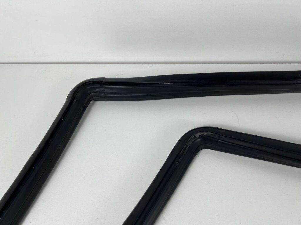 Corolla 1975 - 1979 KE30 Te31 Front and rear windshield rubber seal pair (6)