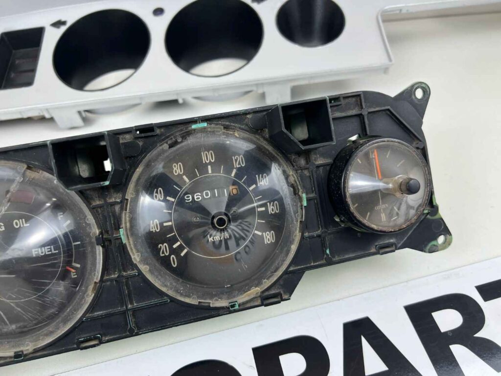 Corolla 1975-79 LHD cluster with dash bezels te31 ke30 te38 ke35 (10)