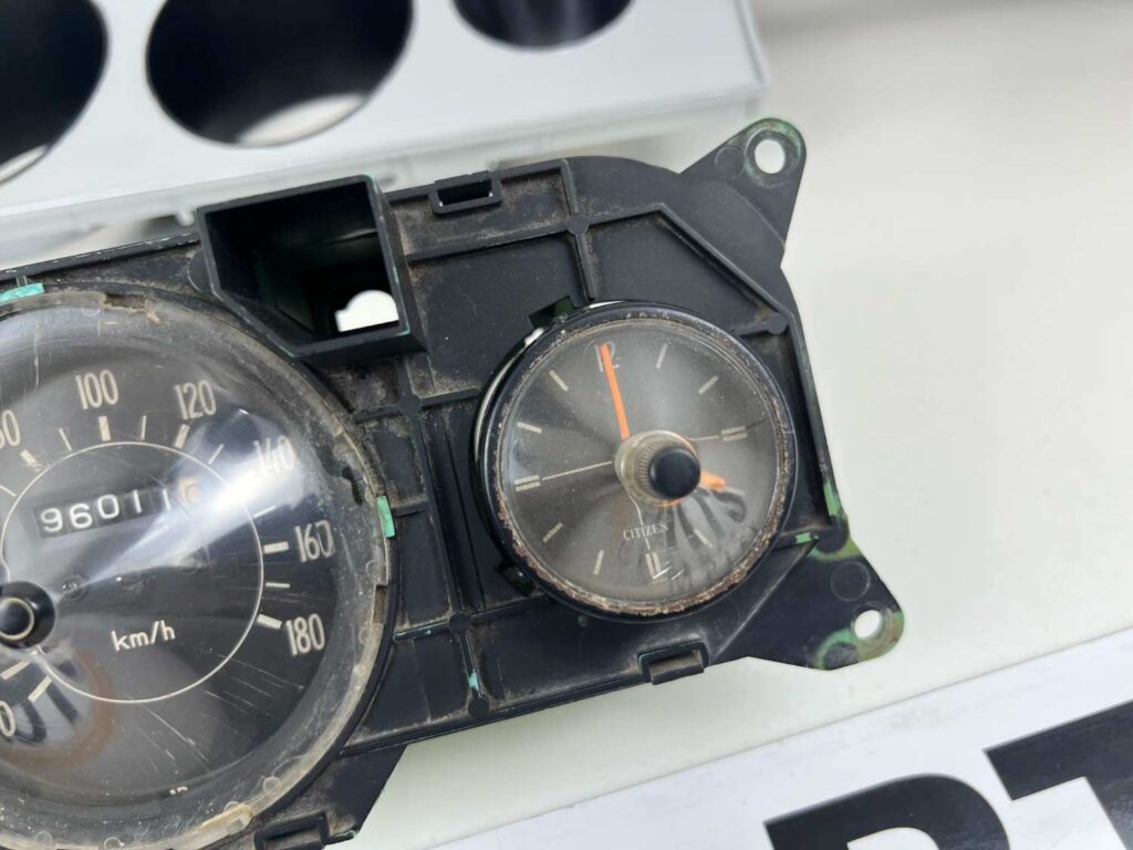 Corolla 1975-79 LHD cluster with dash bezels te31 ke30 te38 ke35 (11)
