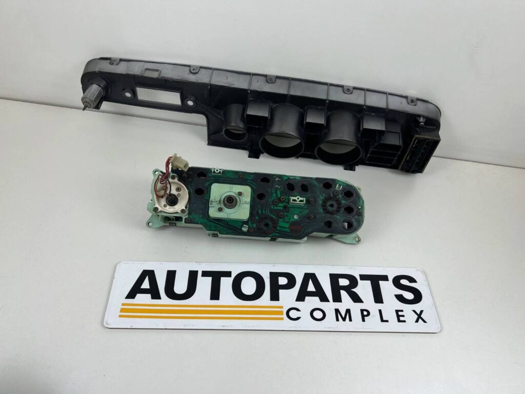 Corolla 1975-79 LHD cluster with dash bezels te31 ke30 te38 ke35 (12)