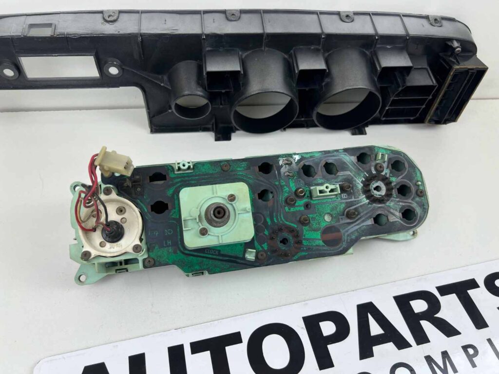 Corolla 1975-79 LHD cluster with dash bezels te31 ke30 te38 ke35 (13)