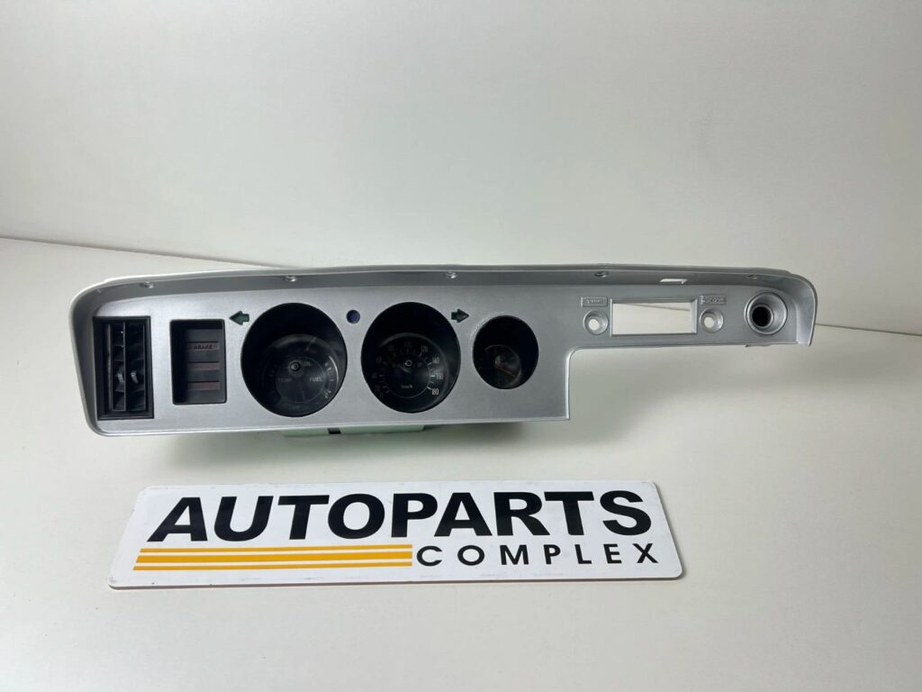 Corolla 1975-79 LHD cluster with dash bezels te31 ke30 te38 ke35 (2)