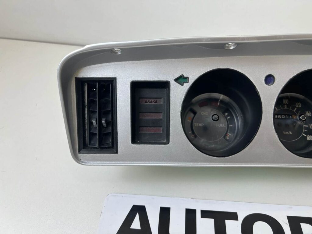 Corolla 1975-79 LHD cluster with dash bezels te31 ke30 te38 ke35 (3)