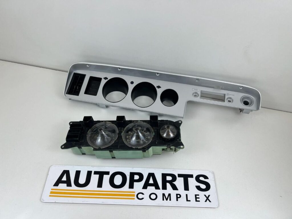 Corolla 1975-79 LHD cluster with dash bezels te31 ke30 te38 ke35 (7)