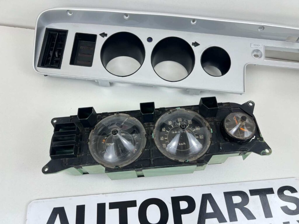 Corolla 1975-79 LHD cluster with dash bezels te31 ke30 te38 ke35 (8)
