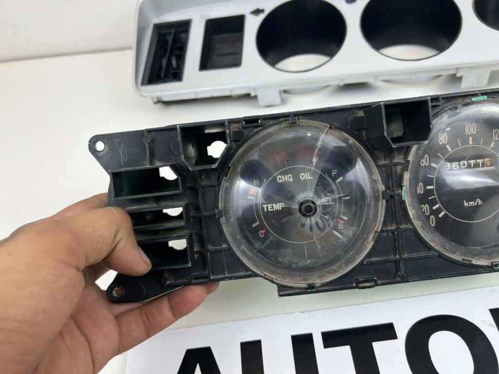Corolla 1975-79 LHD cluster with dash bezels te31 ke30 te38 ke35 (9)