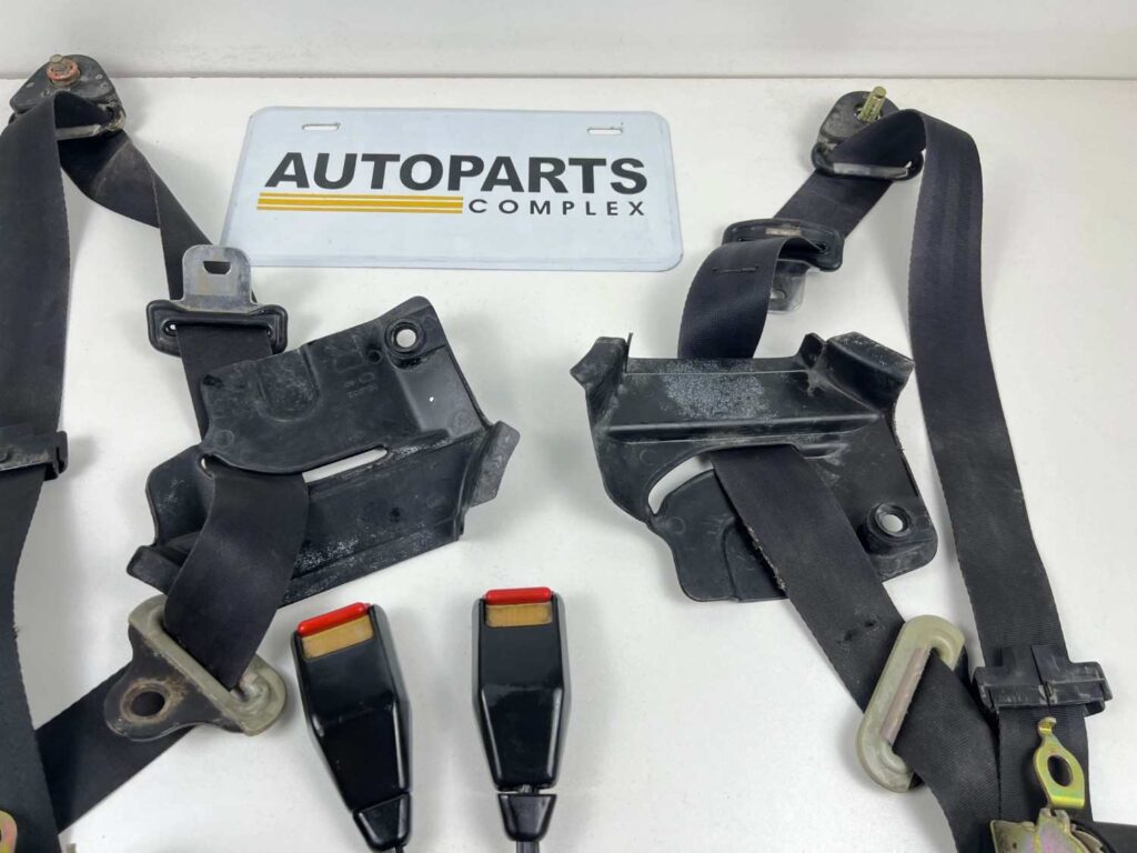 Corolla 1980 - 1983 Front seat belts black OEM (1)