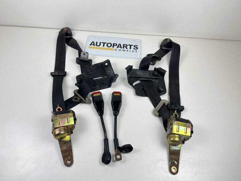 Corolla 1980 - 1983 Front seat belts black OEM (13)