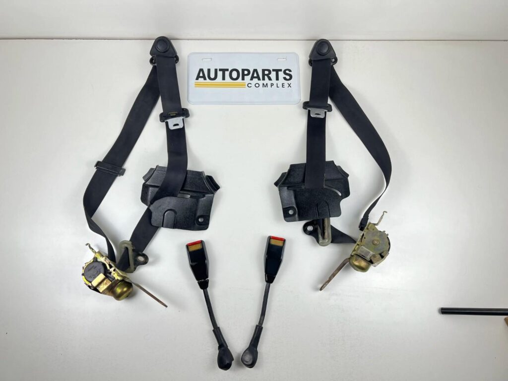 Corolla 1980 - 1983 Front seat belts black OEM (2)