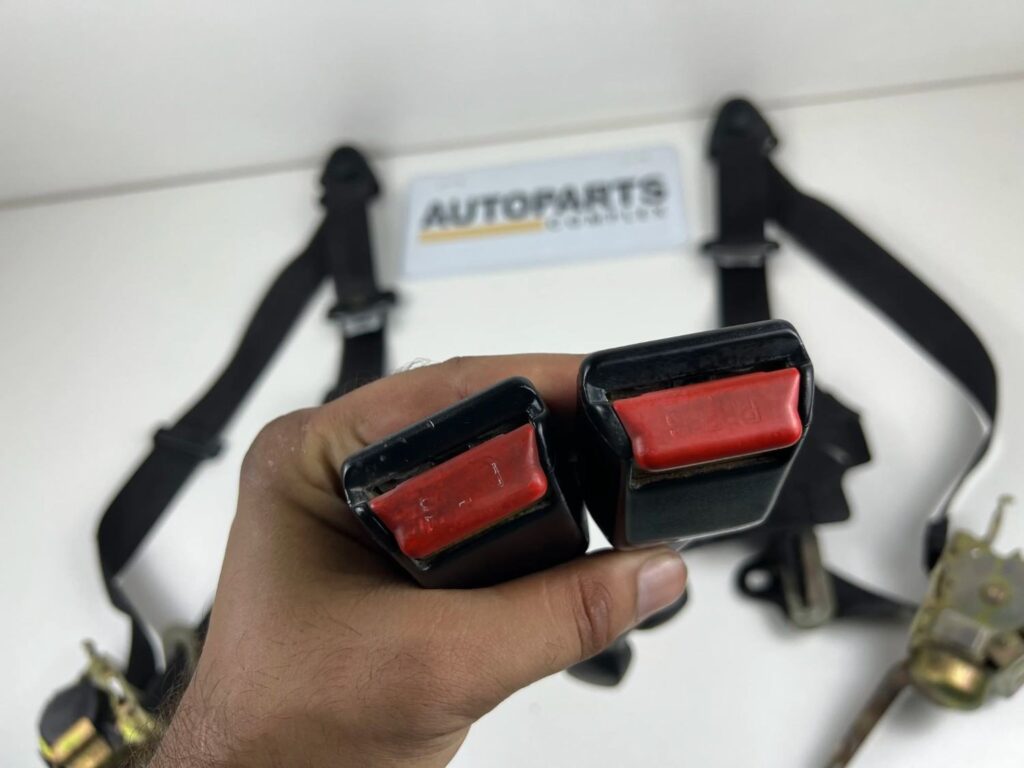 Corolla 1980 - 1983 Front seat belts black OEM (7)