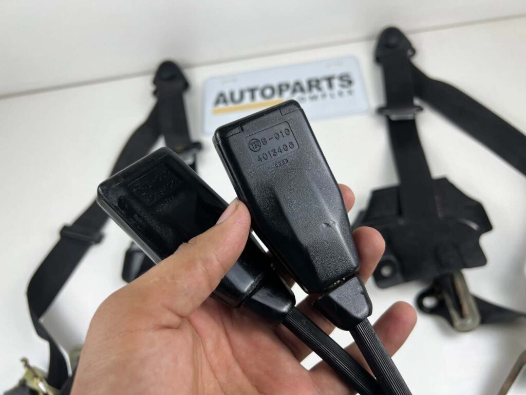 Corolla 1980 - 1983 Front seat belts black OEM (8)