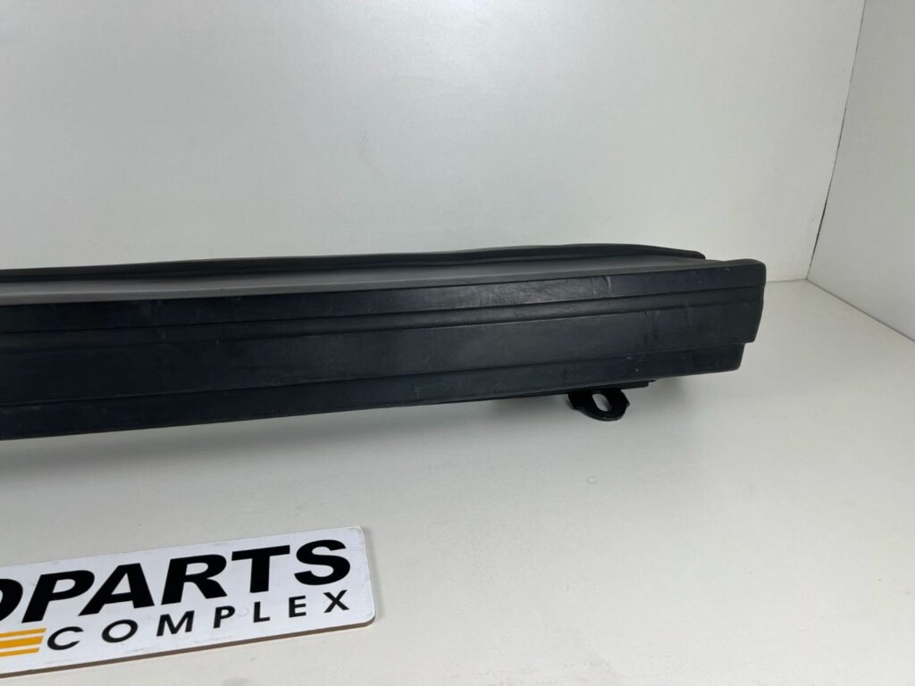 Corolla 1980 - 1983 KE70 Te72 rubber rear bumper (6)