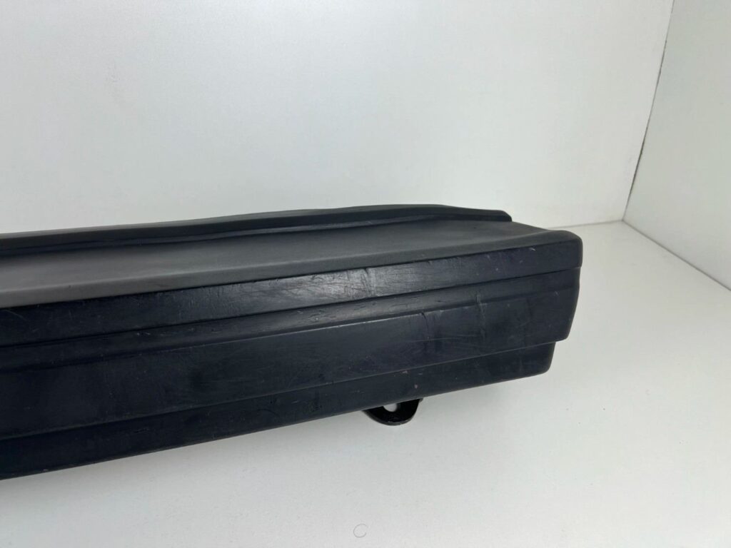 Corolla 1980 - 1983 KE70 Te72 rubber rear bumper (7)