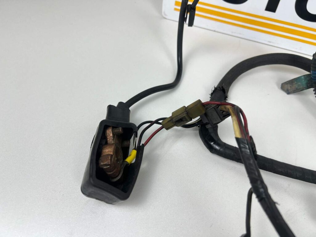 Corolla 1980 - 1983 fuse box with some wiring harness (refer to pictures) (10)