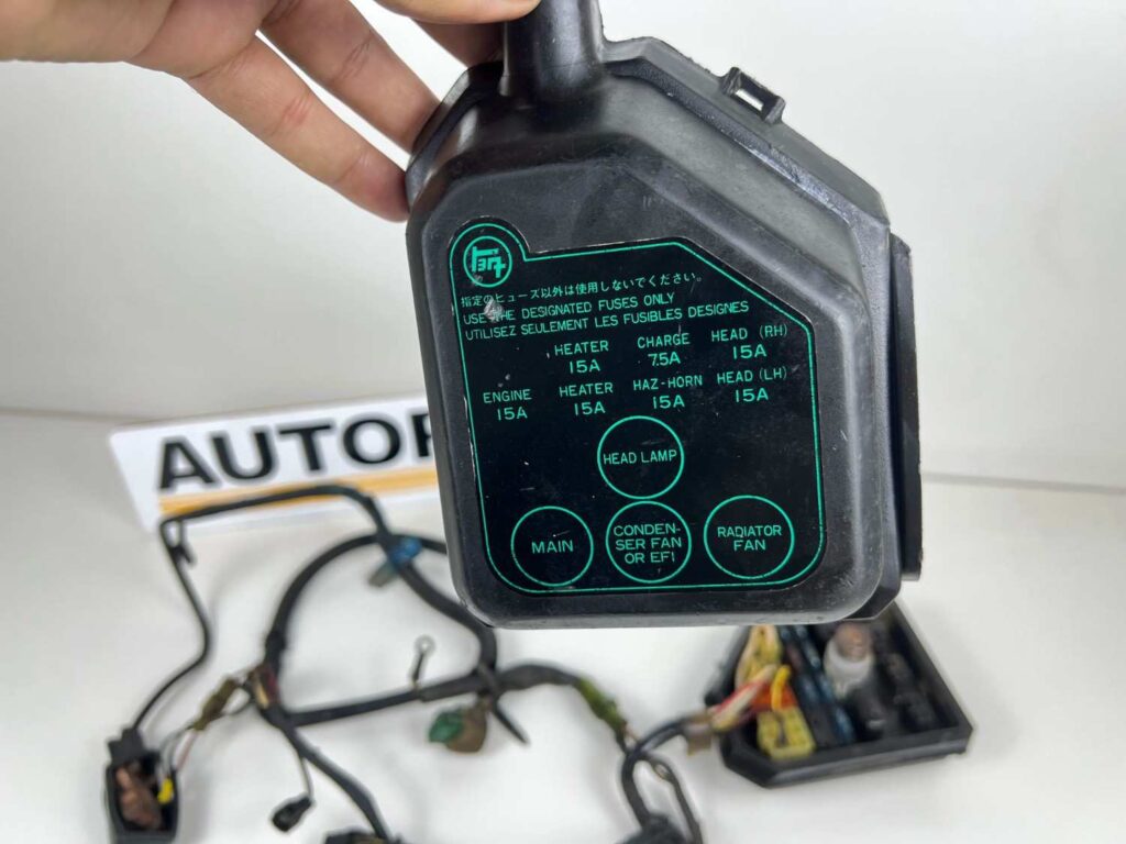 Corolla 1980 - 1983 fuse box with some wiring harness (refer to pictures) (5)
