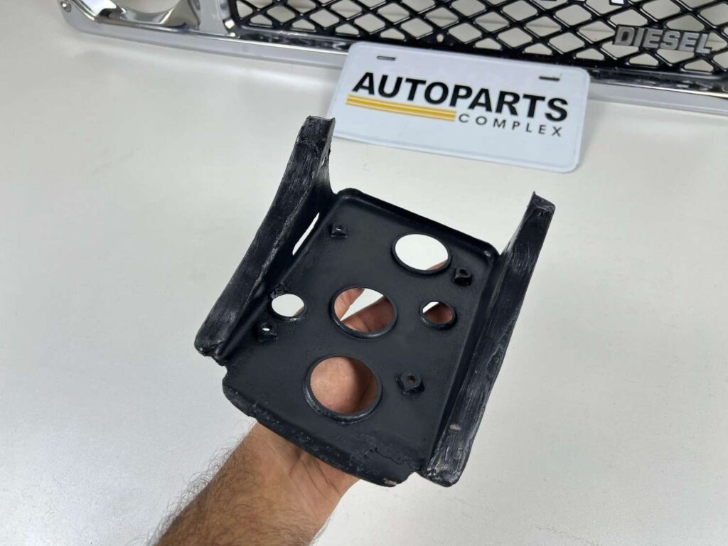 Corolla 1980 - 1983 ke70 battery support tray (1)