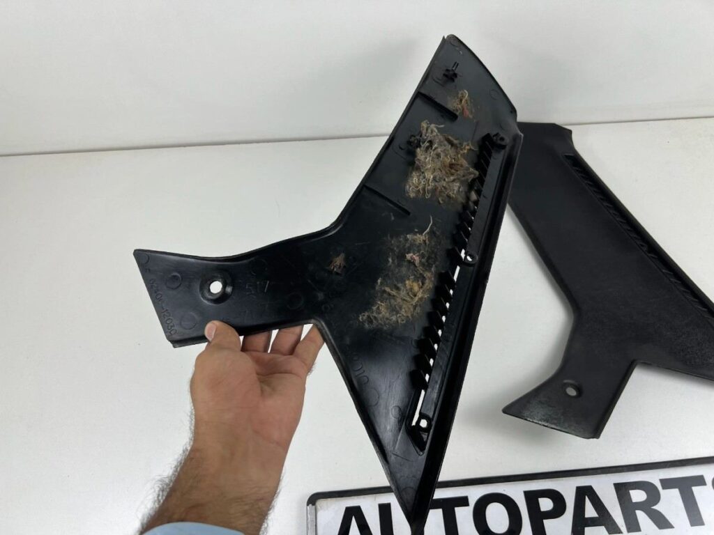 Corolla 1980 - 1983 sedan C pillar inside trims black (1)