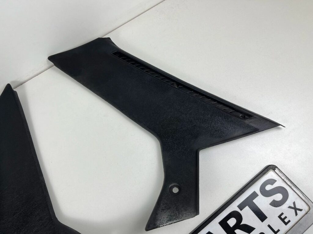 Corolla 1980 - 1983 sedan C pillar inside trims black (4)