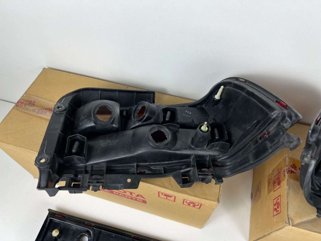 Corolla AE101 Ae100 OEM JDM Tail lights set with reflector garnish (12)