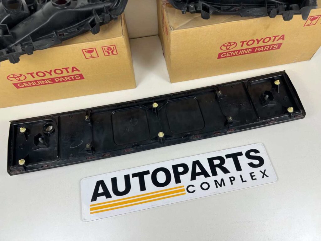 Corolla AE101 Ae100 OEM JDM Tail lights set with reflector garnish (14)