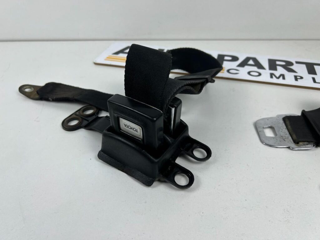 Corolla ke20 Ke25 1971 - 1974 front Seat belts OEM JDM (10)